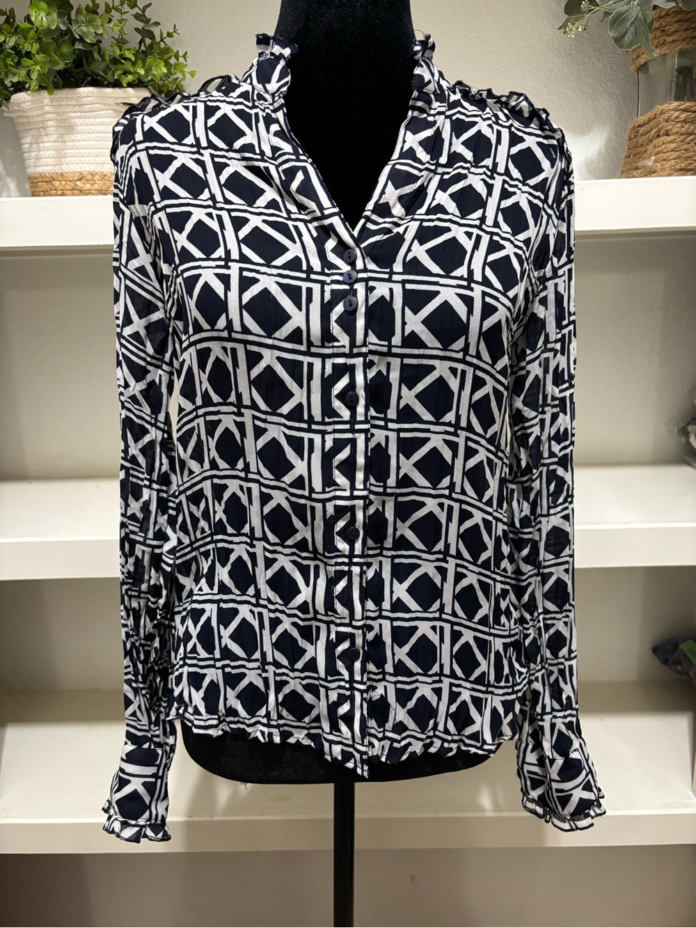 Worthington Women’s Navy and White Geometric Button-Down Shirt Size S